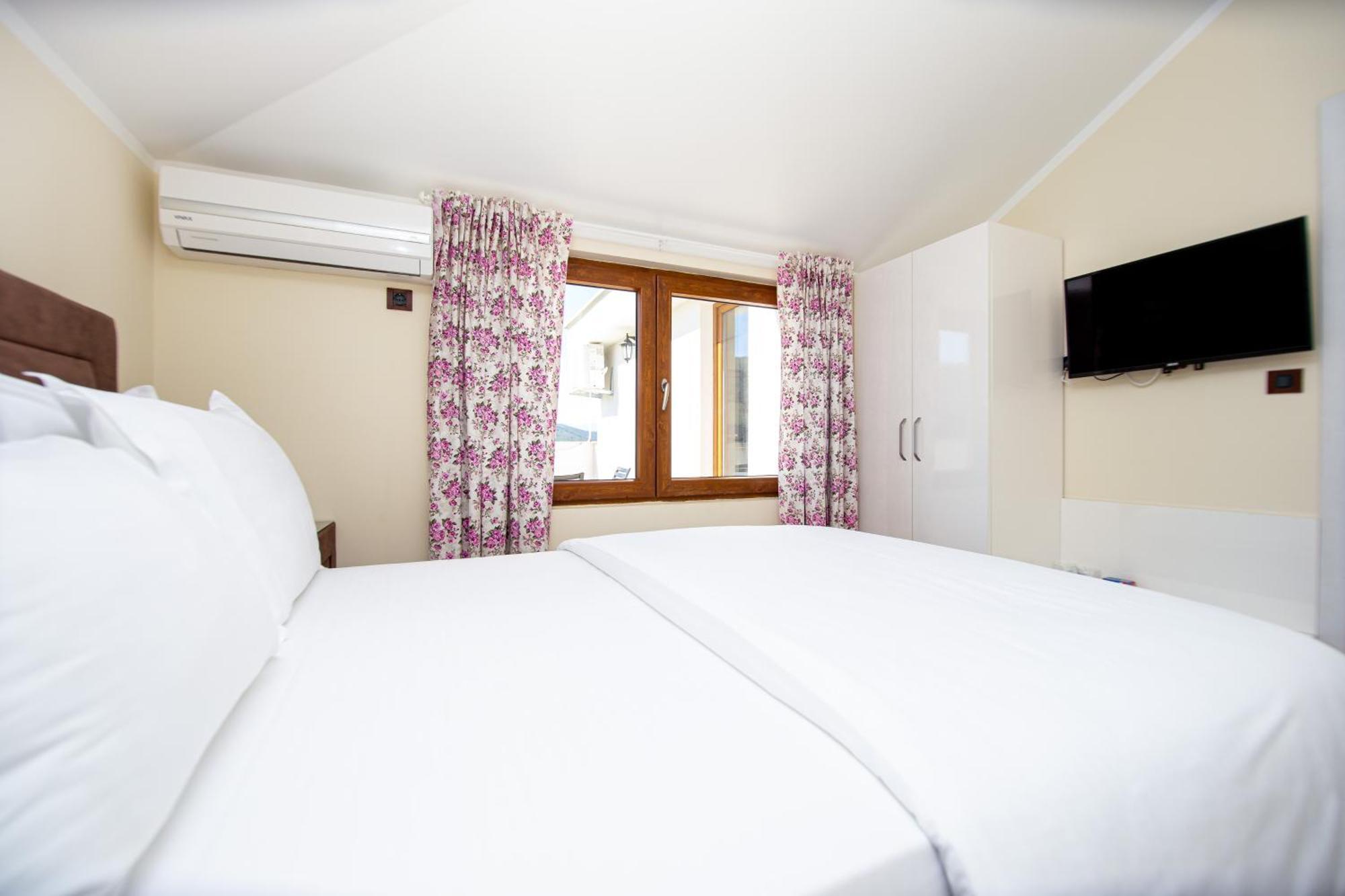 Hotel Opera Jaz Budva Buitenkant foto